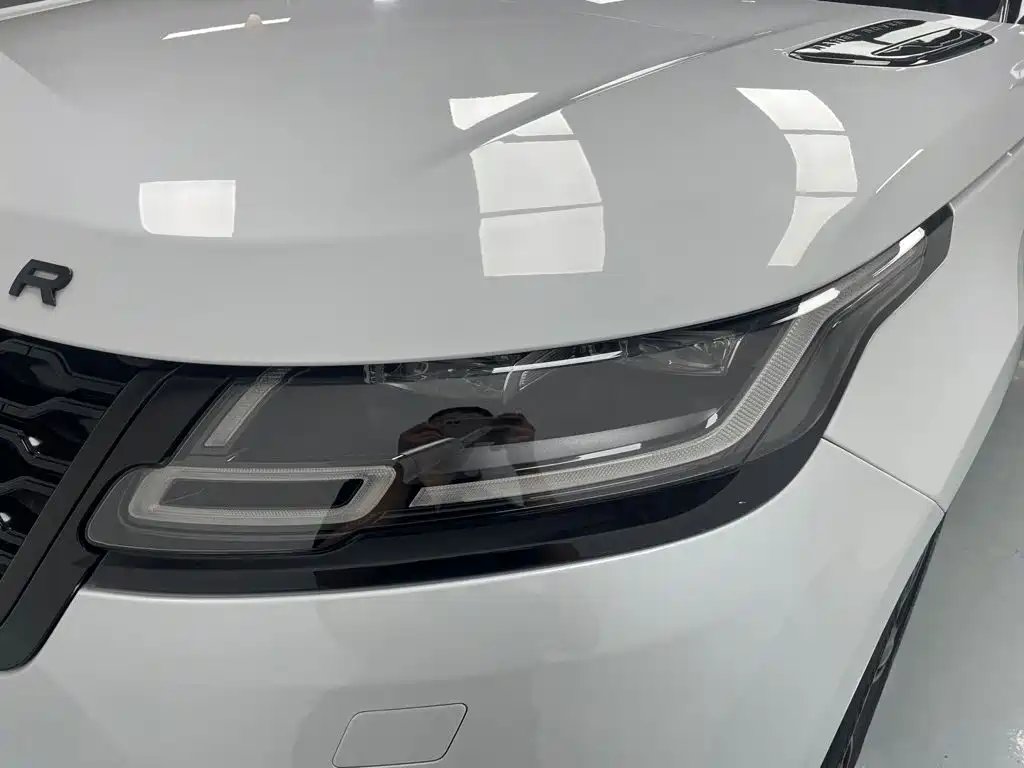 Фото 9 - Land Rover Range Rover Velar