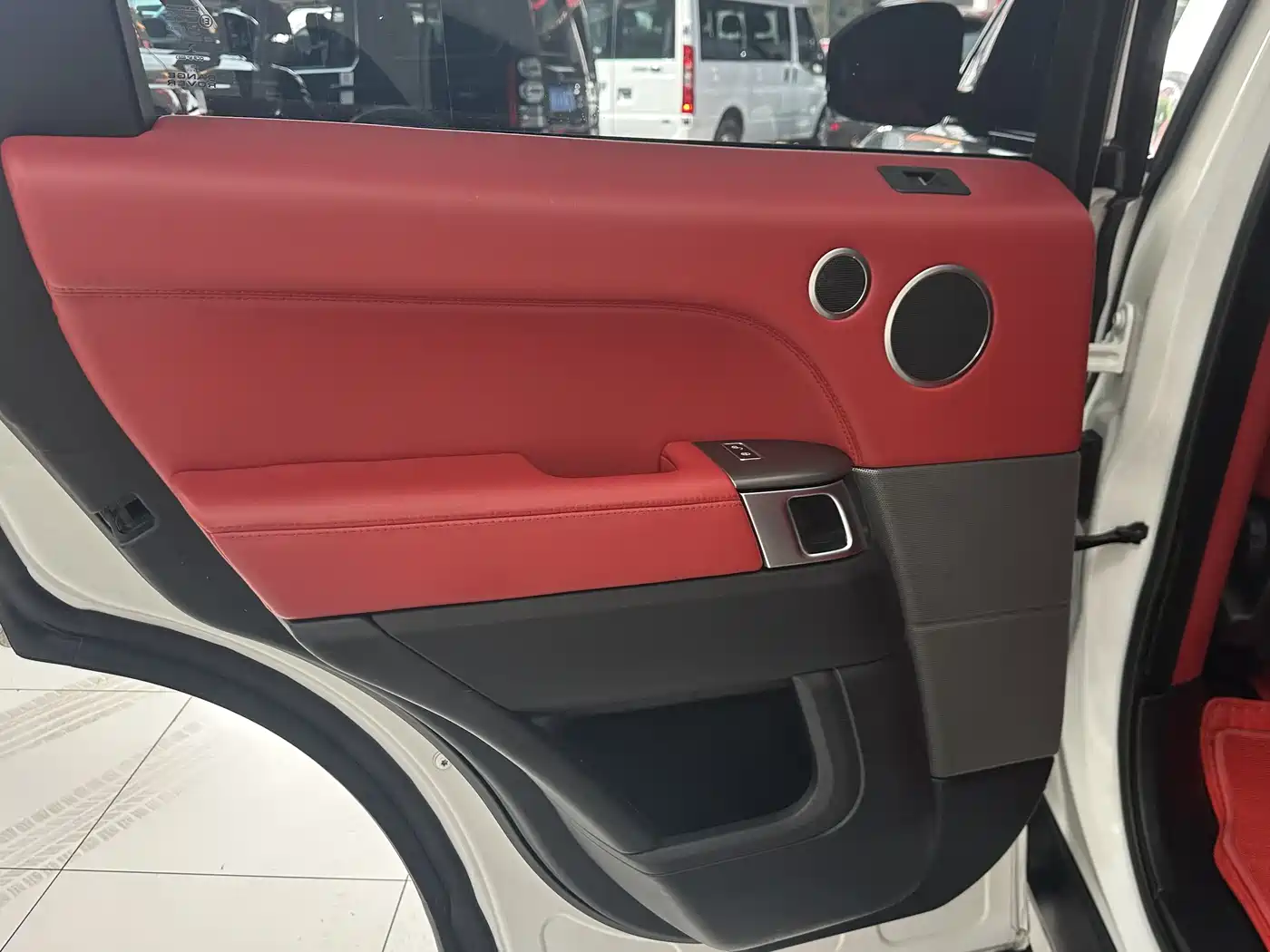 Land Rover Range Rover Sport 2016 3.0 SDV6 HSE фото 14