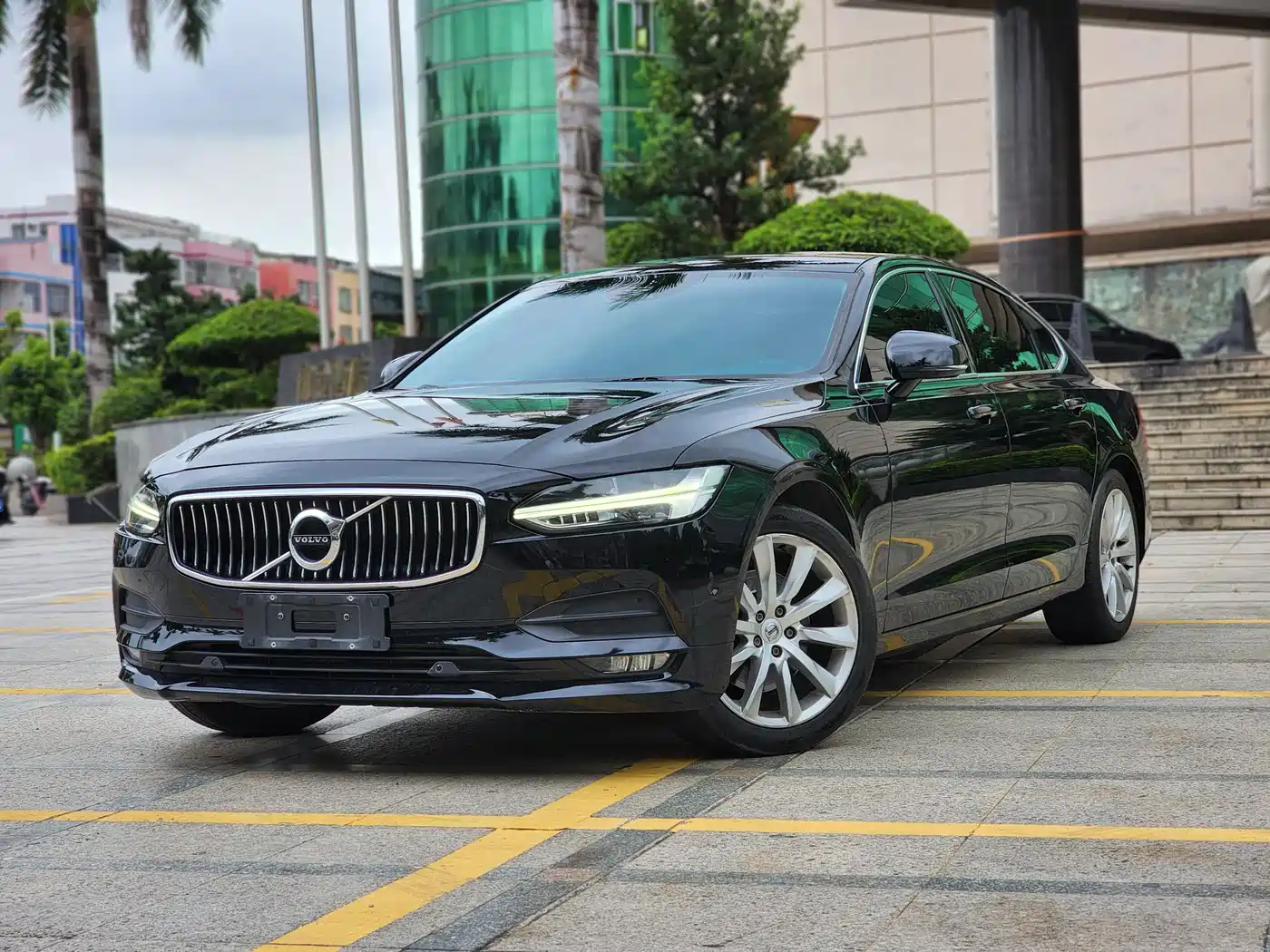 Volvo S90