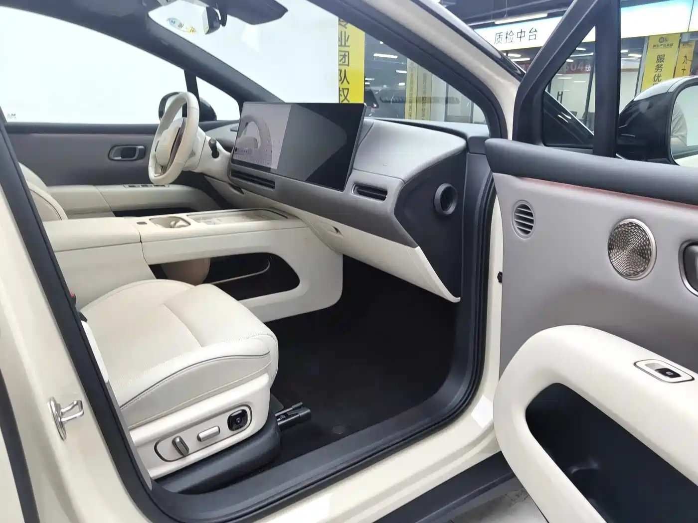 Li Auto i6 2025 2025 4WD Base Model