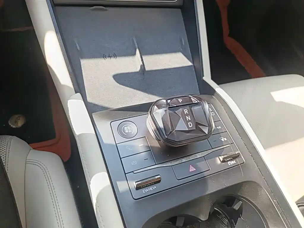 BYD Qin L 2024 DM-i 120KM Excellence Model фото 14