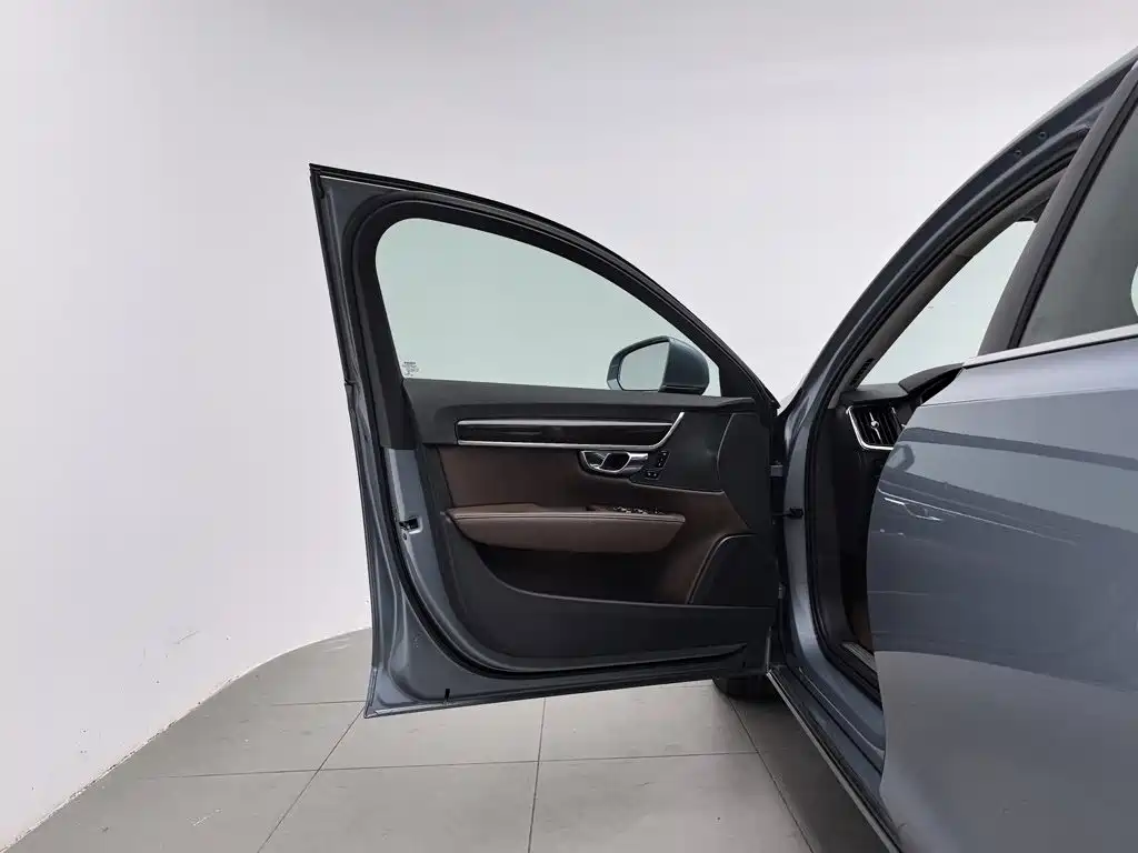 Photo 8 - Volvo S90