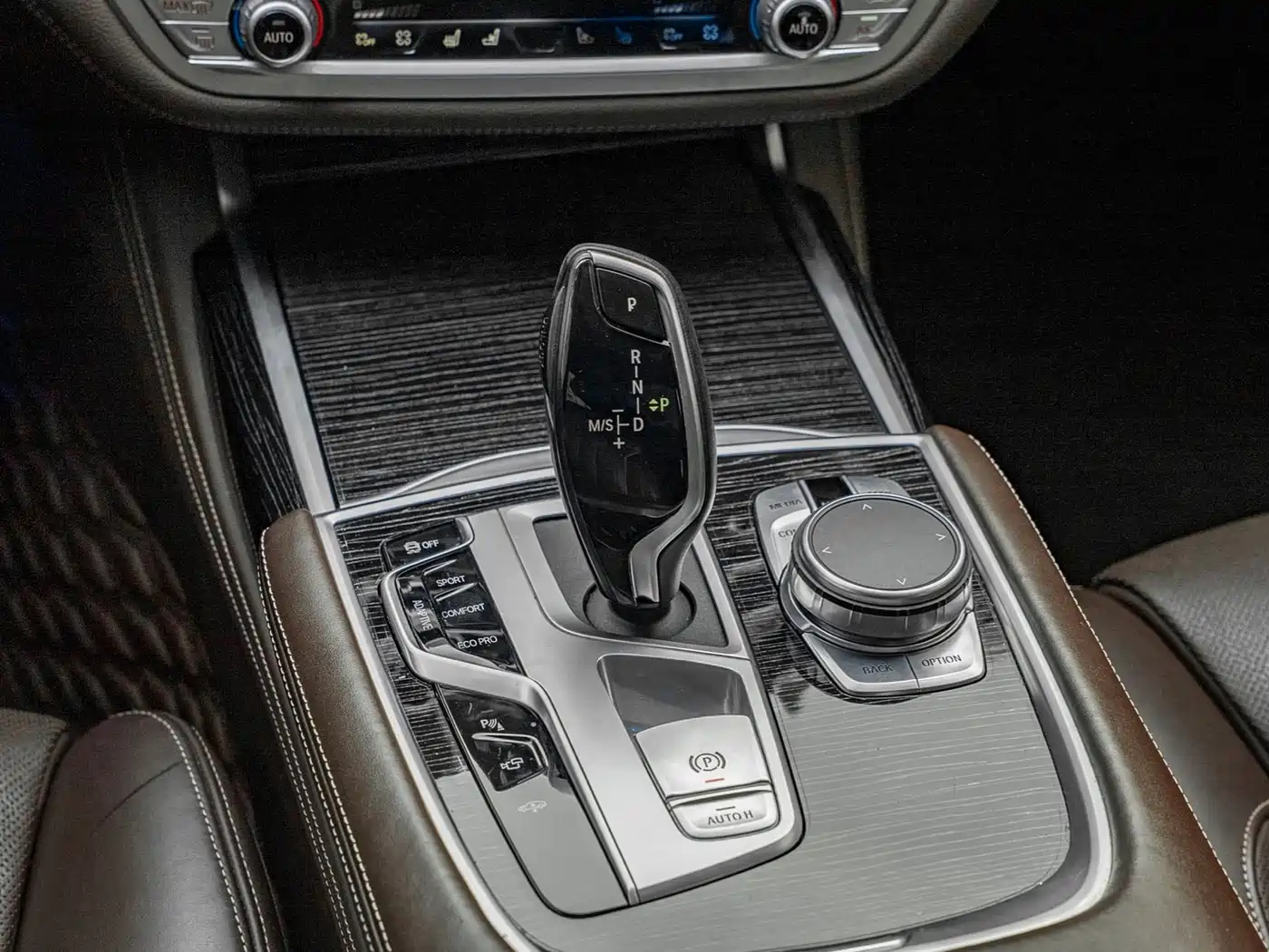 BMW 7 Series 2019 740Li Exclusive M Sport Package фото 13