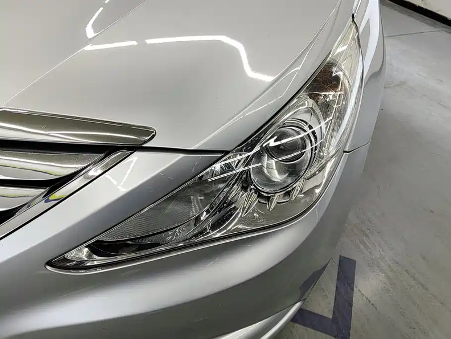 Photo 5 - Hyundai Sonata