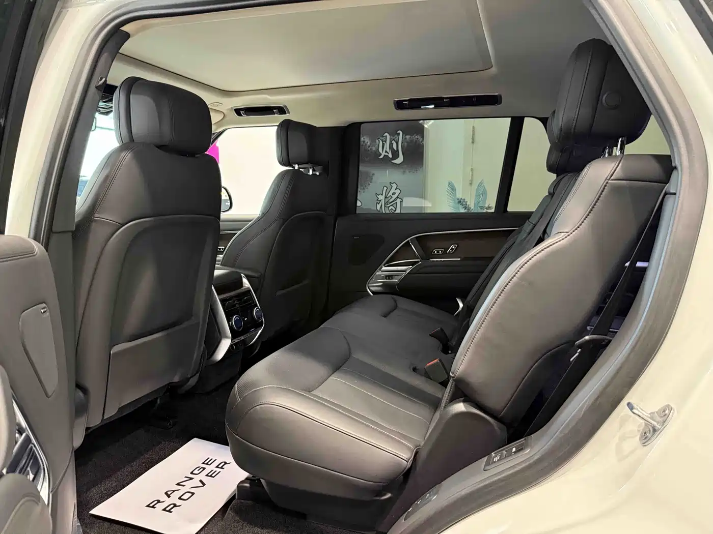 Land Rover Range Rover 2023 2023 3.0 L6 400PS Golden Age 7-Seater Long Wheelbase