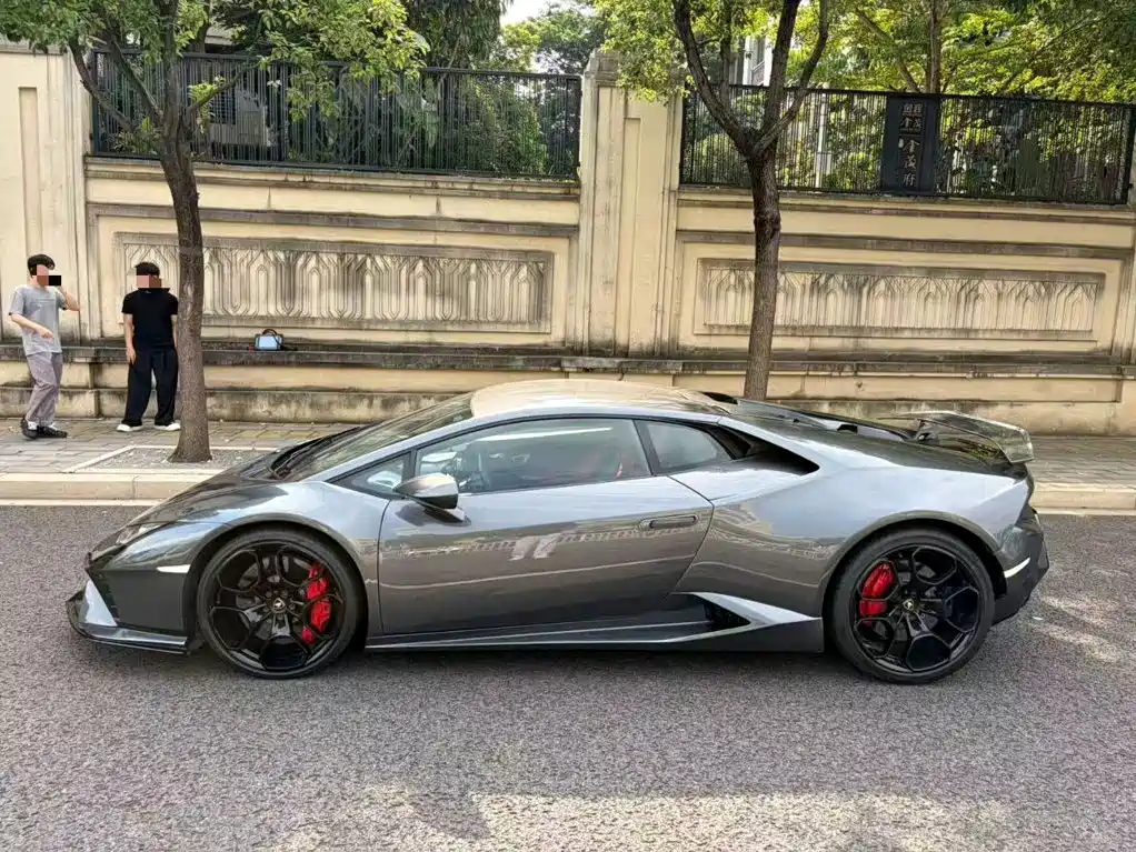 Фото 3 - Lamborghini Huracán