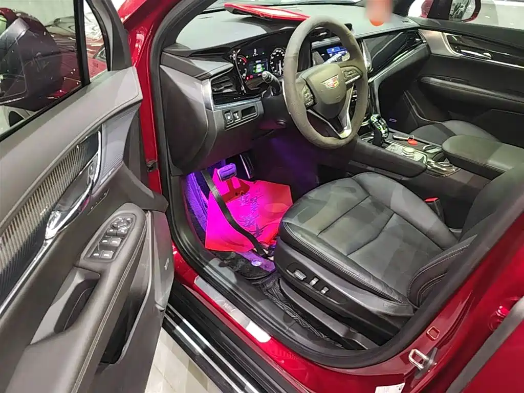CADILLAC XT6