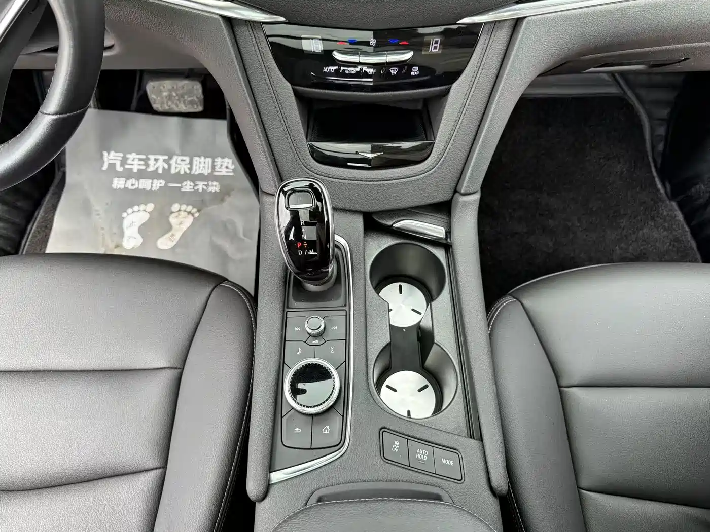 Photo 34 - Cadillac XT6