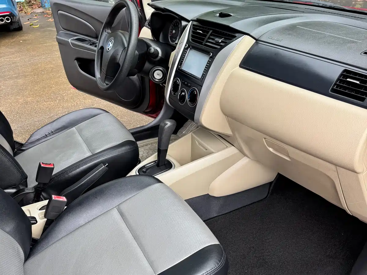 Venucia R50 2013 2013 1.6L Auto Fashion