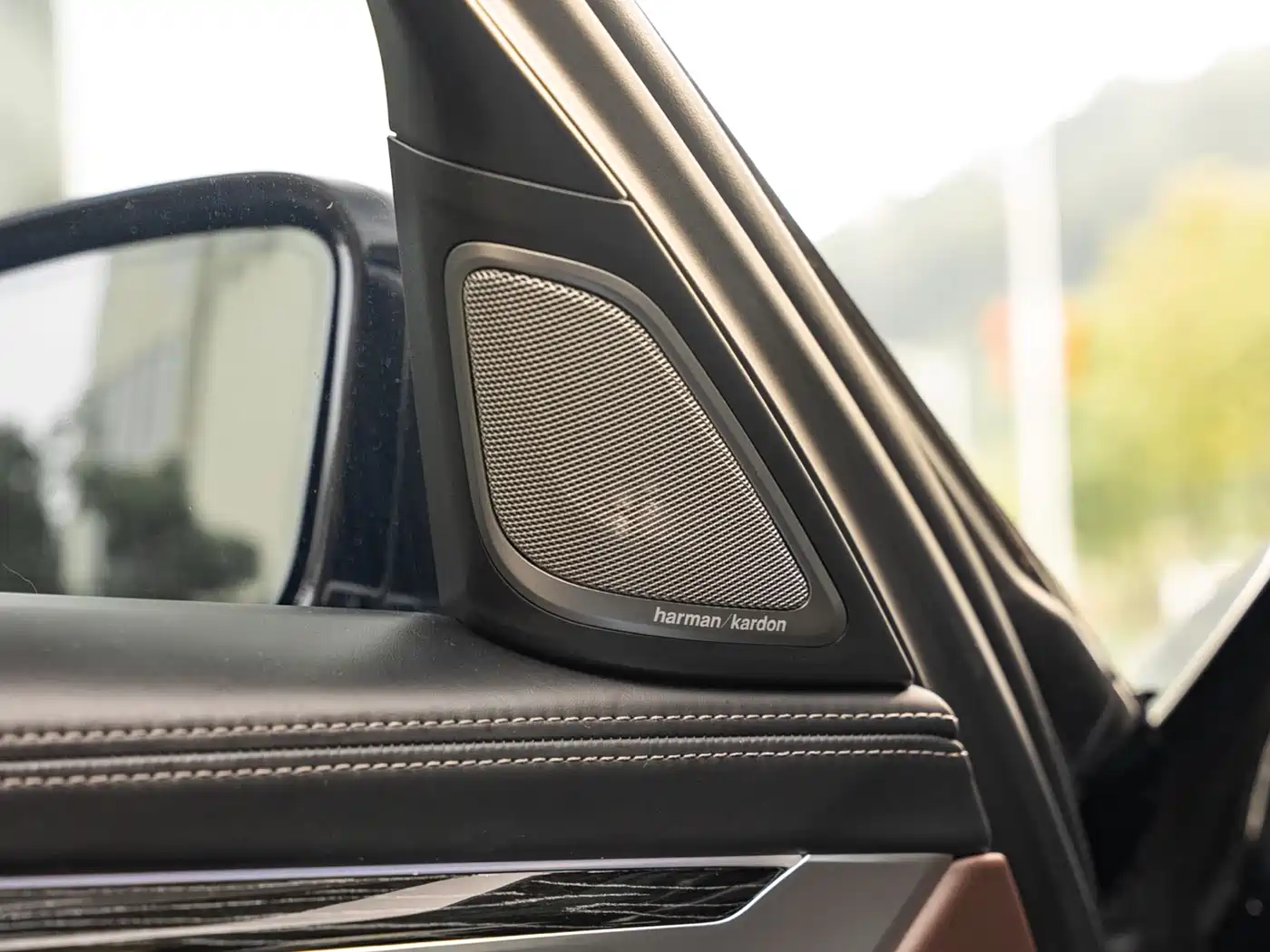 BMW 7 Series 2019 740Li Exclusive M Sport Package фото 19