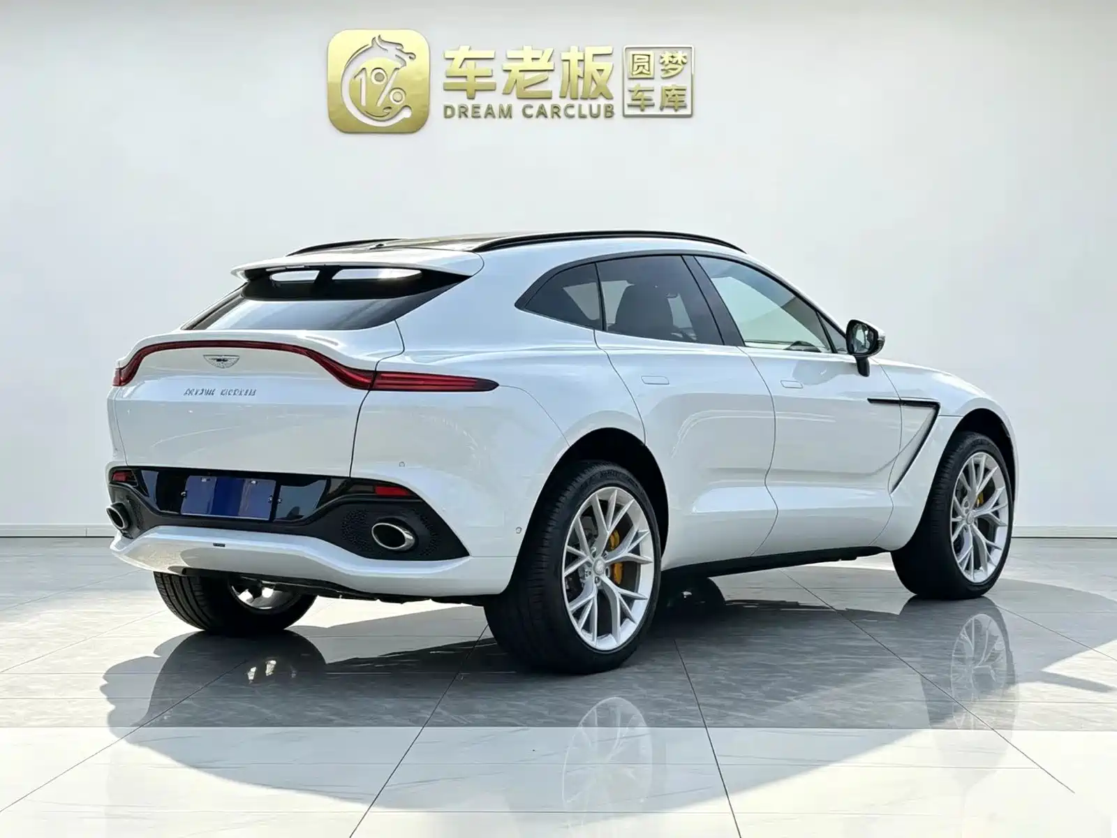 Фото 3 - Aston Martin DBX