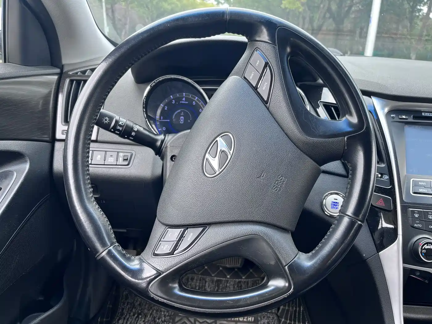Hyundai Sonata 2013 2.0L Automatic Luxury Edition фото 12