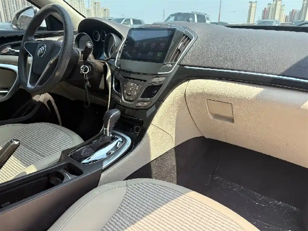 Buick Regal 2015 2.0L Elite Fashion Model фото 4