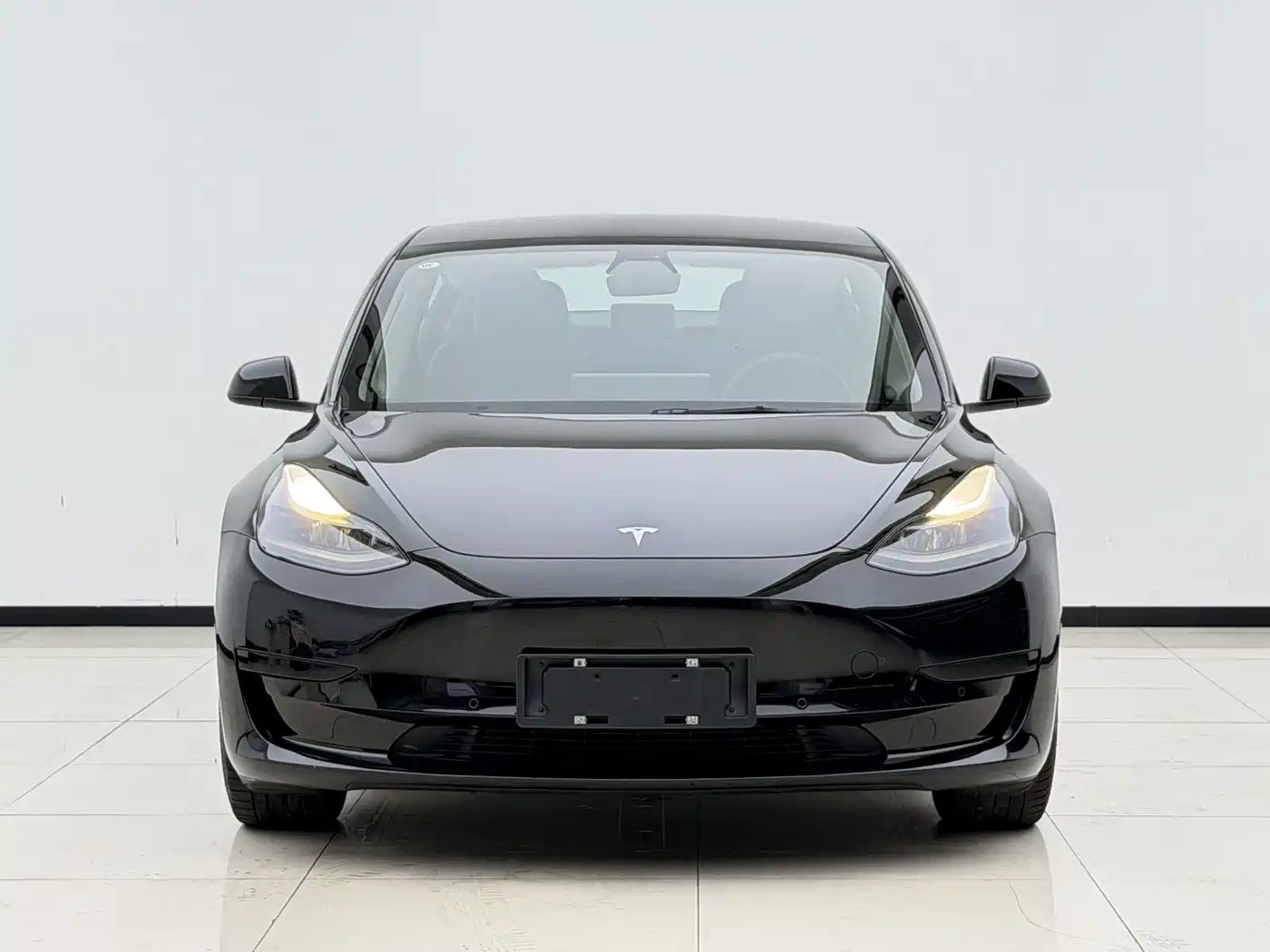 Фото 2 - Tesla Model 3