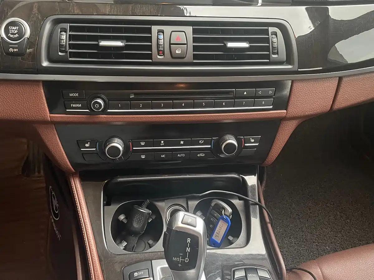 BMW 5 Series 2017 525Li Leading Edition фото 5
