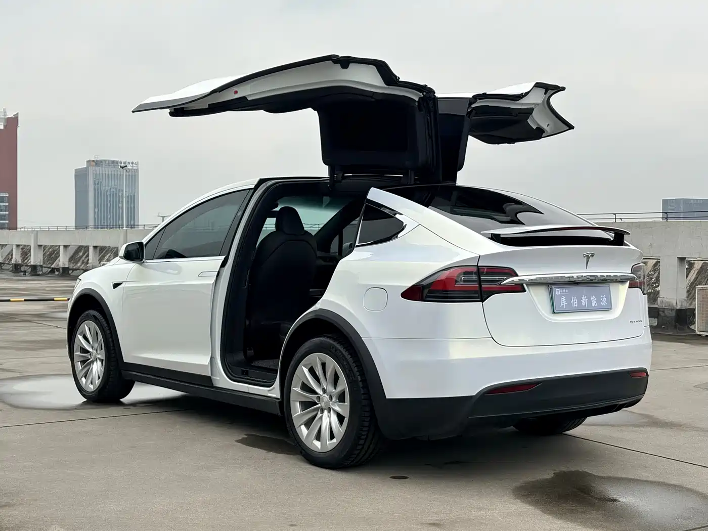TESLA MODEL X