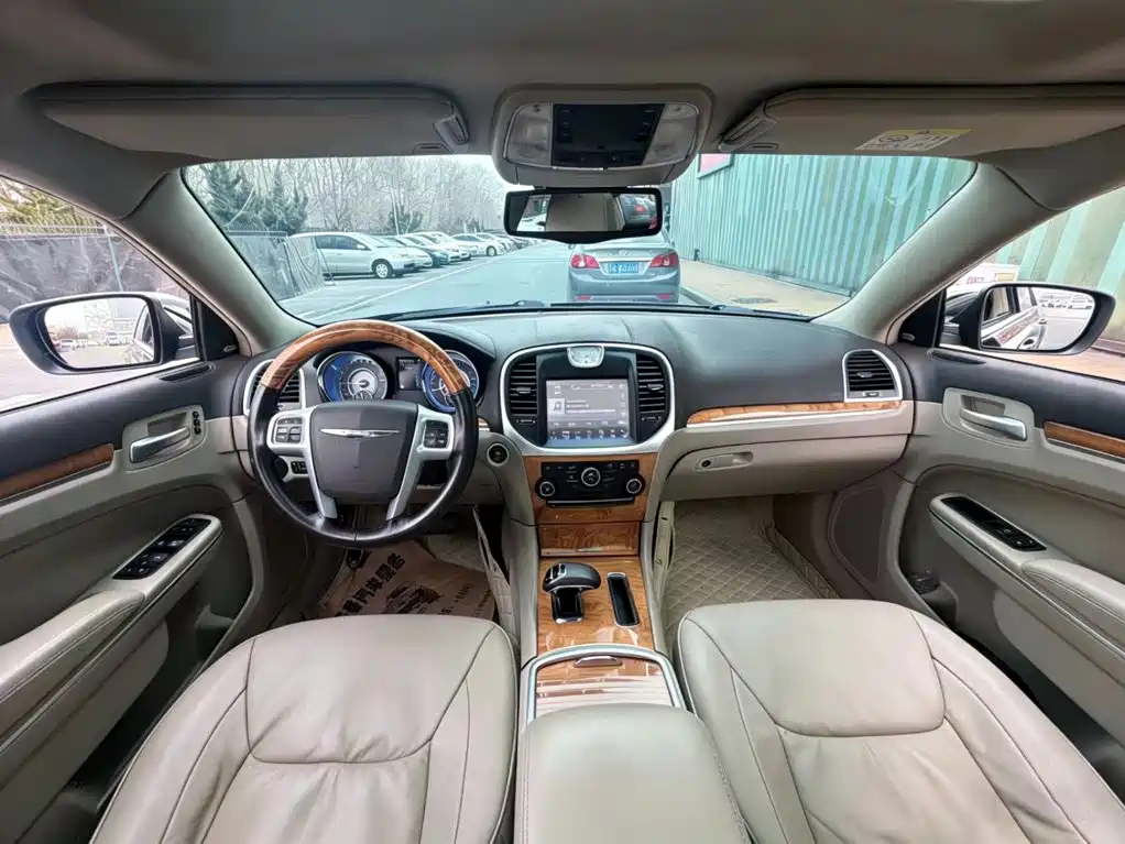 Chrysler 300C (Import) 2015 2013 Model 3.6L Premium Comfort Edition