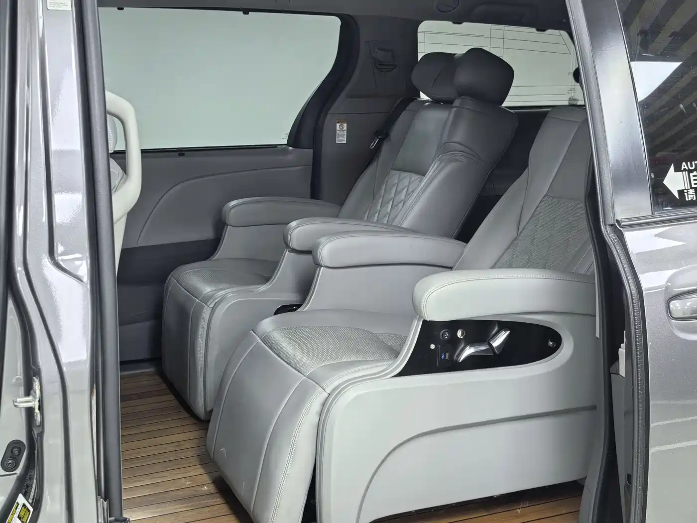 Toyota Sienna 2015 3.5L 2WD L фото 8