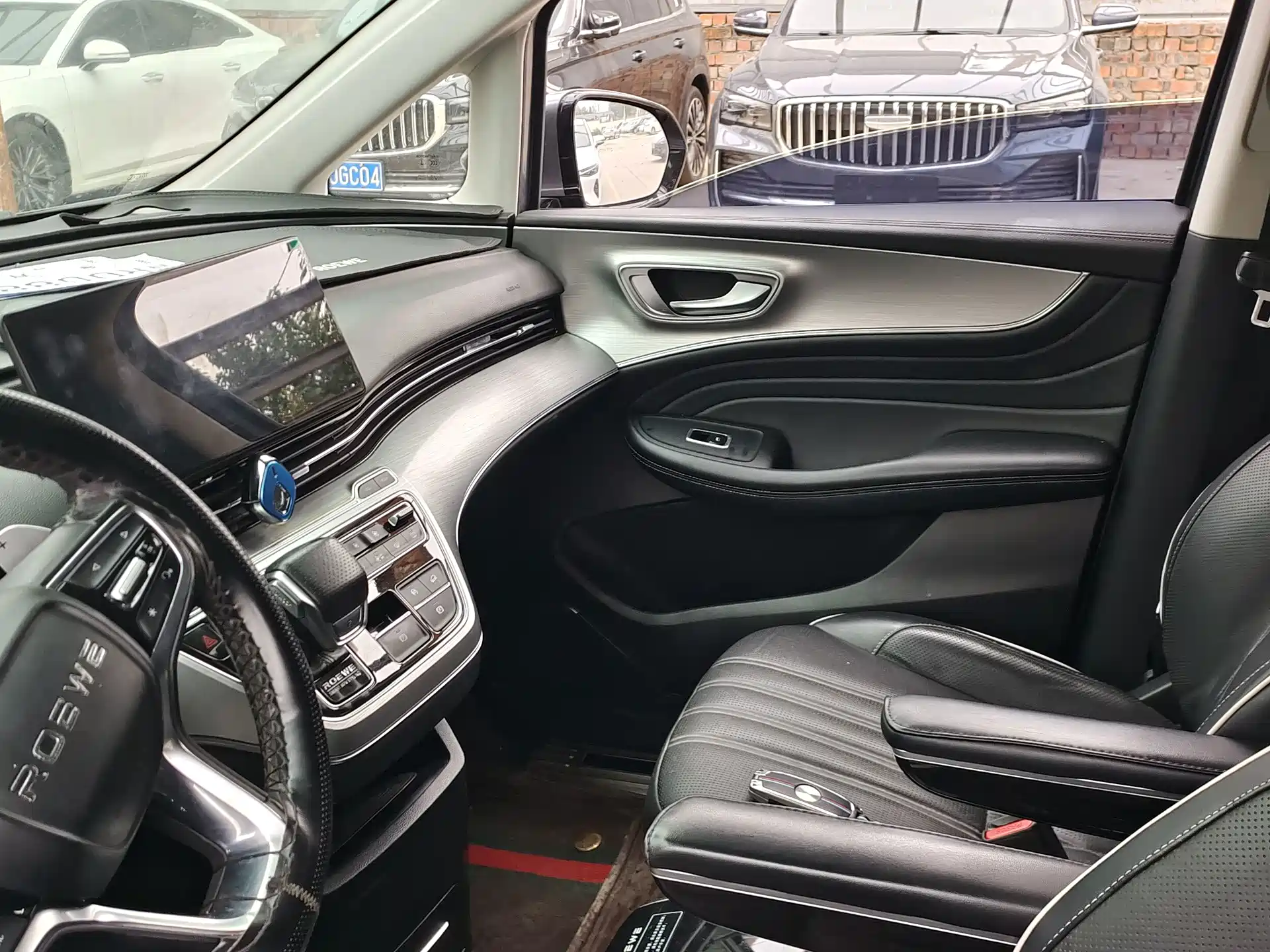 Фото 2 - Roewe iMAX8