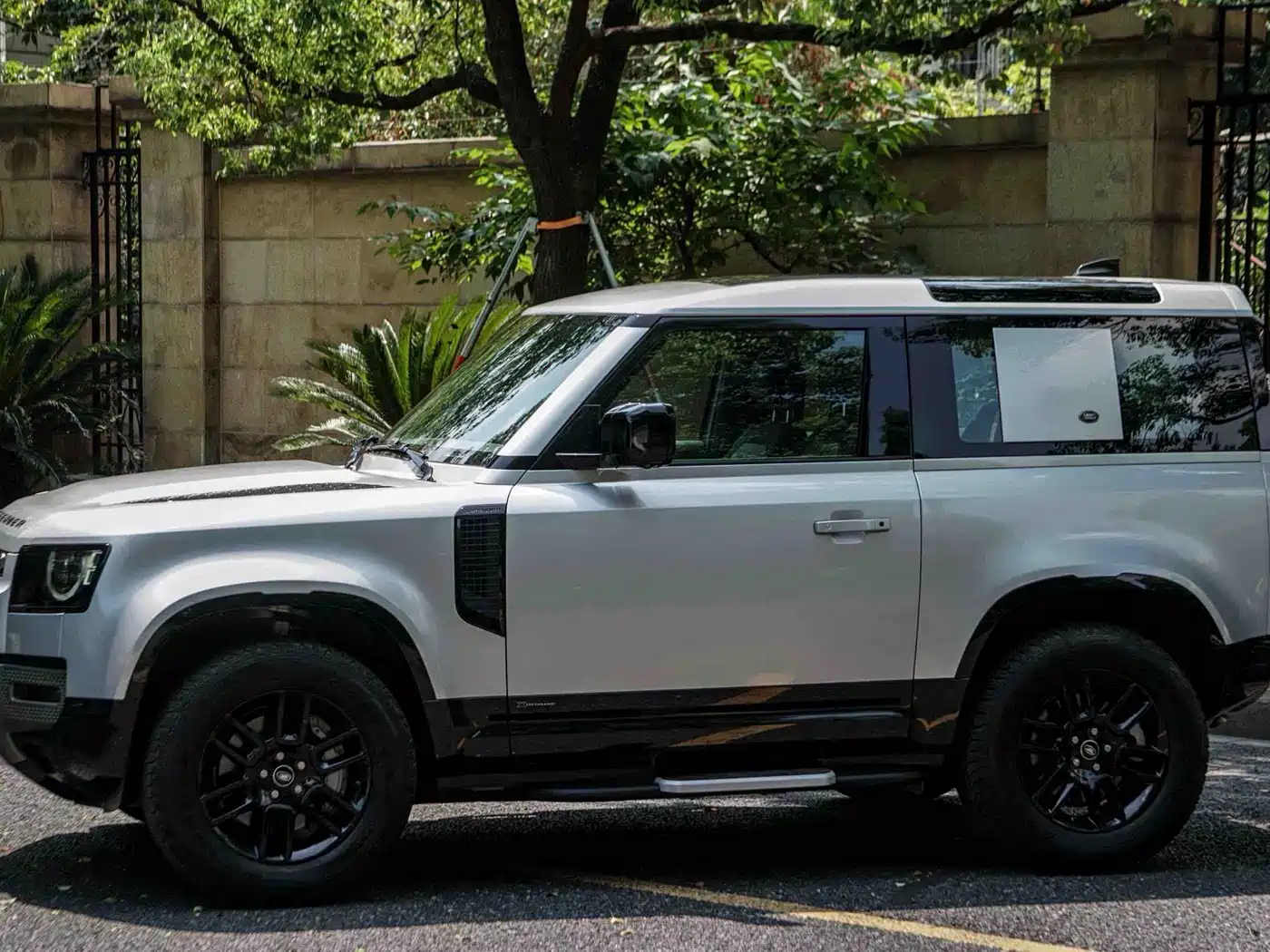 Фото 8 - Land Rover Defender