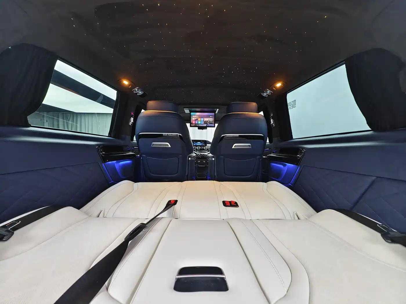 Mercedes-Benz Vito 2023 2.0T Business 7-Seater фото 13