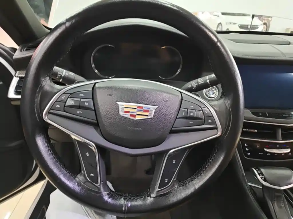Фото 11 - Cadillac CT6