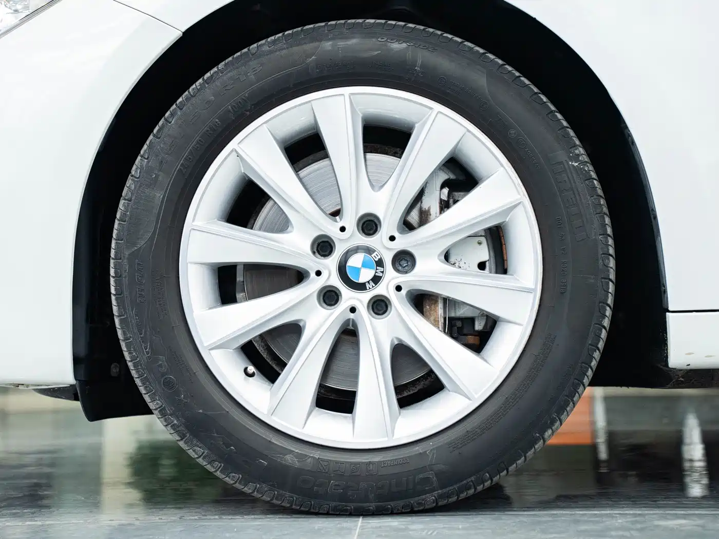 BMW 5 Series GT 2014 528i Leading фото 11