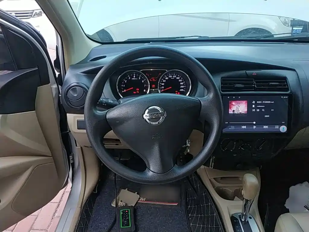 Nissan Livina 2015 2013 1.6XE CVT Comfort