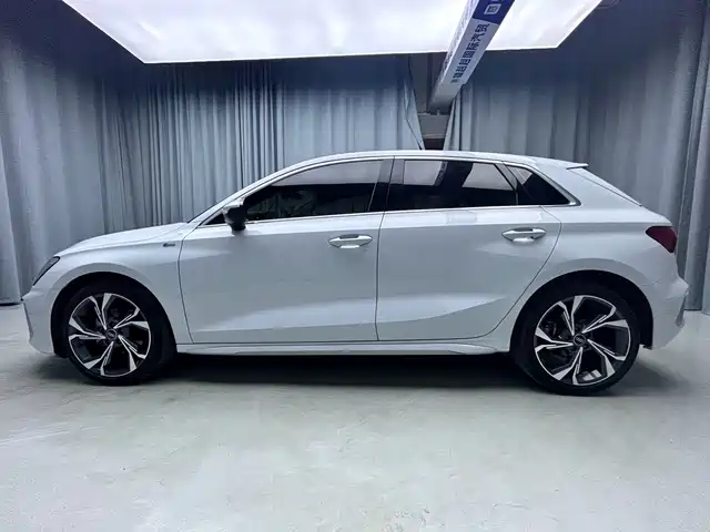 Audi A3 2023 Sportback 35 TFSI Fashion Sport — фото 4