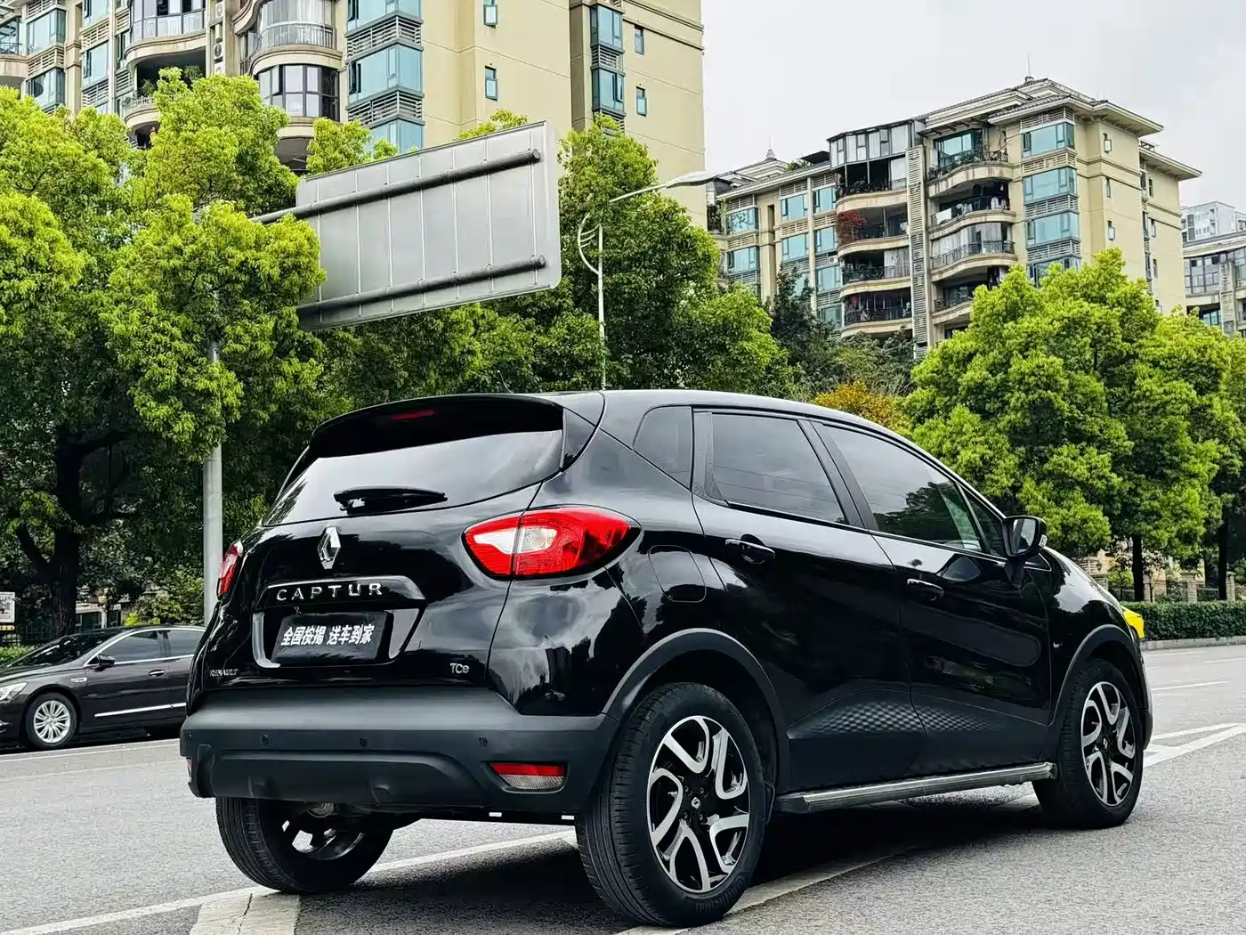 Renault Captur 2016 2015 Model 1.2T Automatic Standard Edition