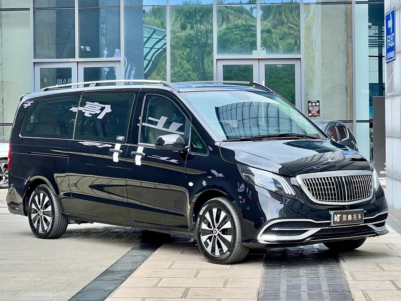 Mercedes-Benz Vito 2023 2.0T Elite 9-Seater фото 3