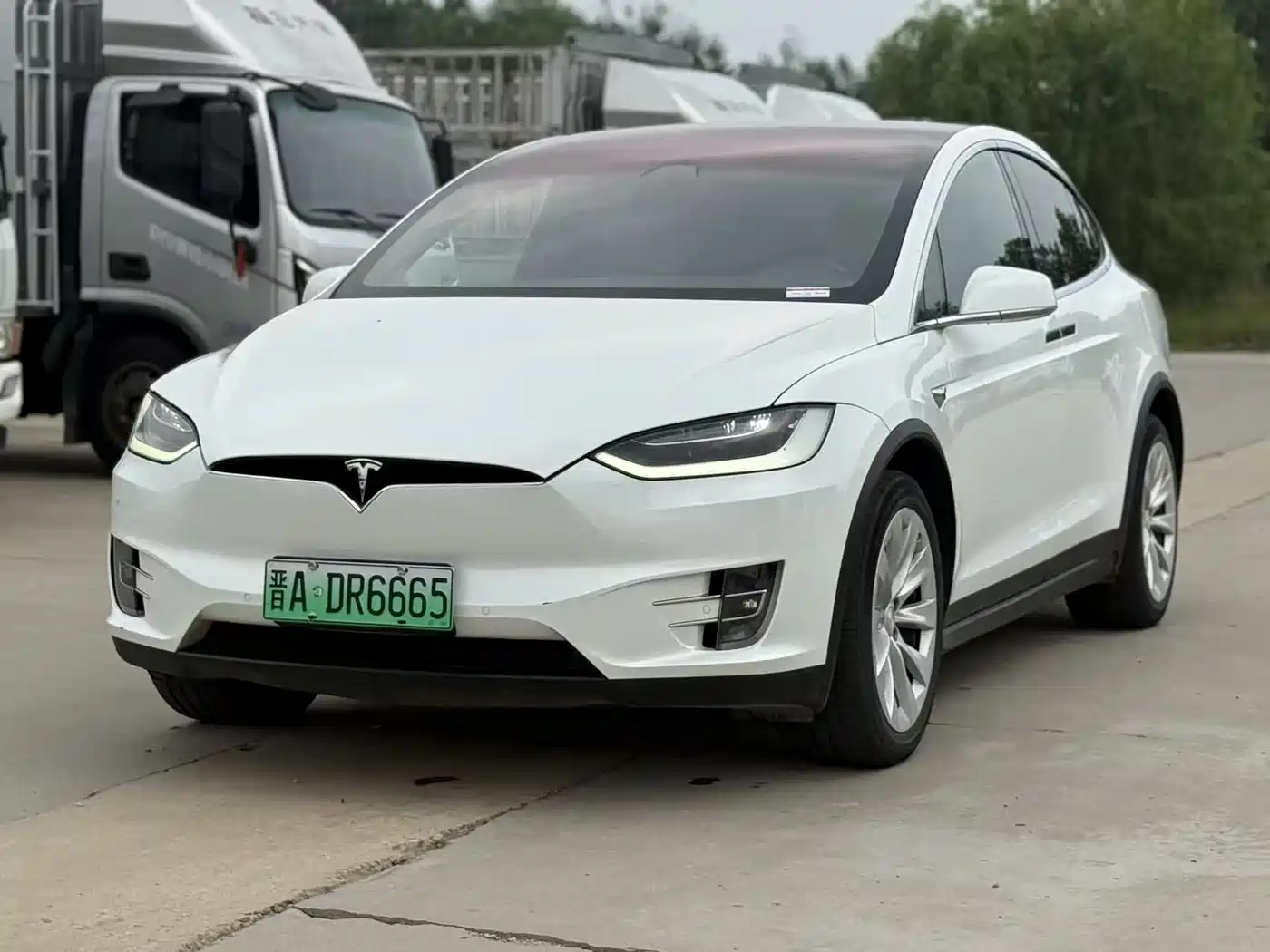 TESLA MODEL X