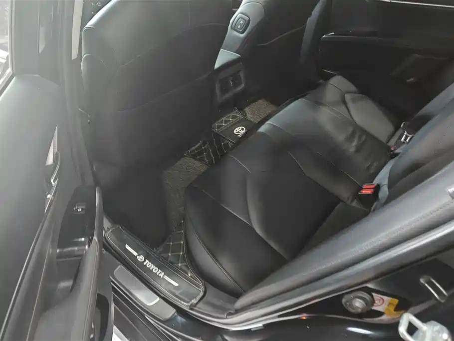 Toyota Camry 2018 2.5G Luxury Edition фото 11