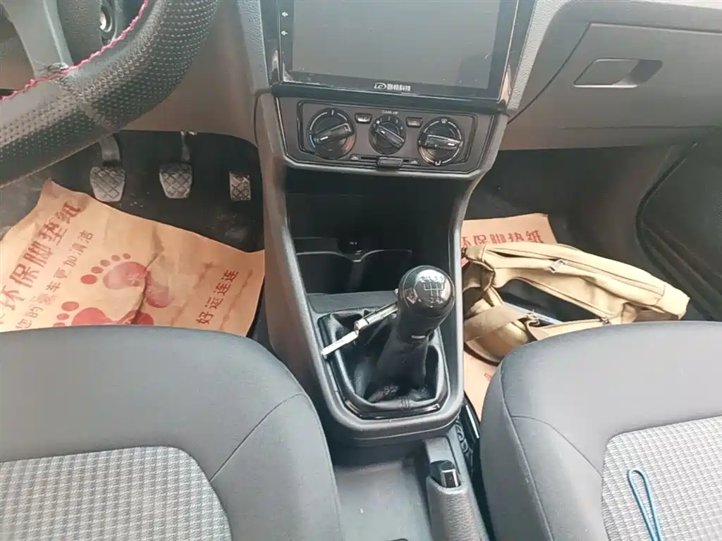 Volkswagen Santana 2016 1.6L Manual Trend Edition фото 14