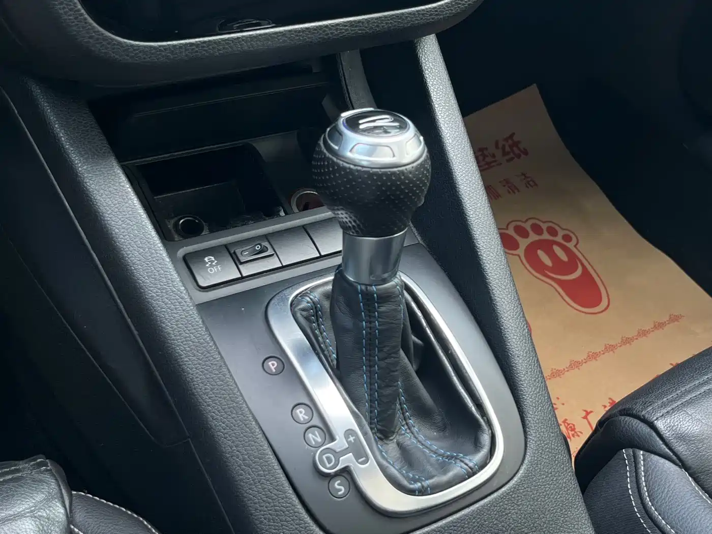 Volkswagen Scirocco 2011 Model R 2.0TSI фото 18