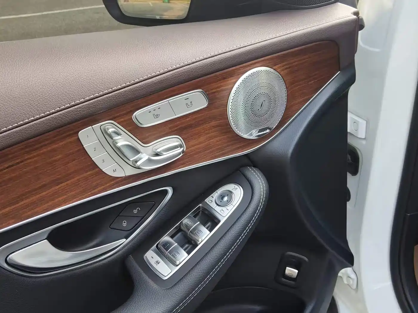 Photo 7 - Mercedes-Benz GLC