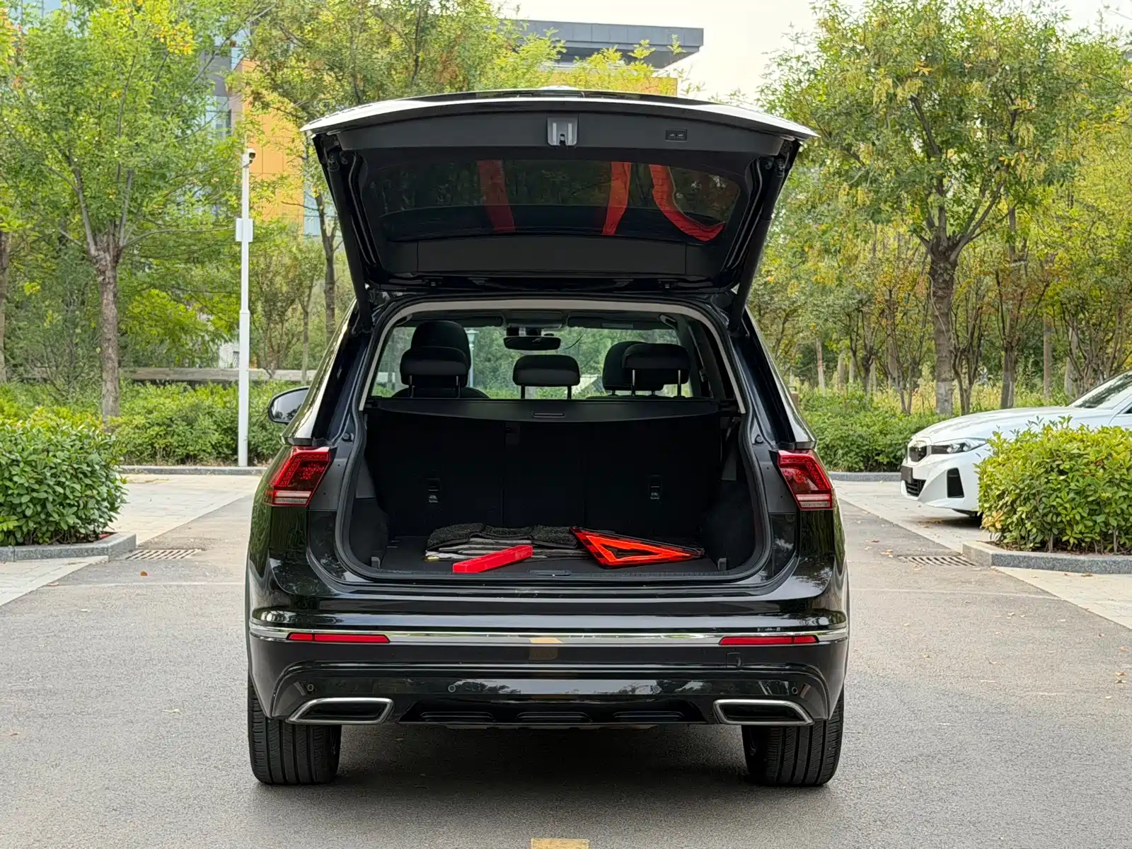 Фото 25 - Volkswagen Tiguan L