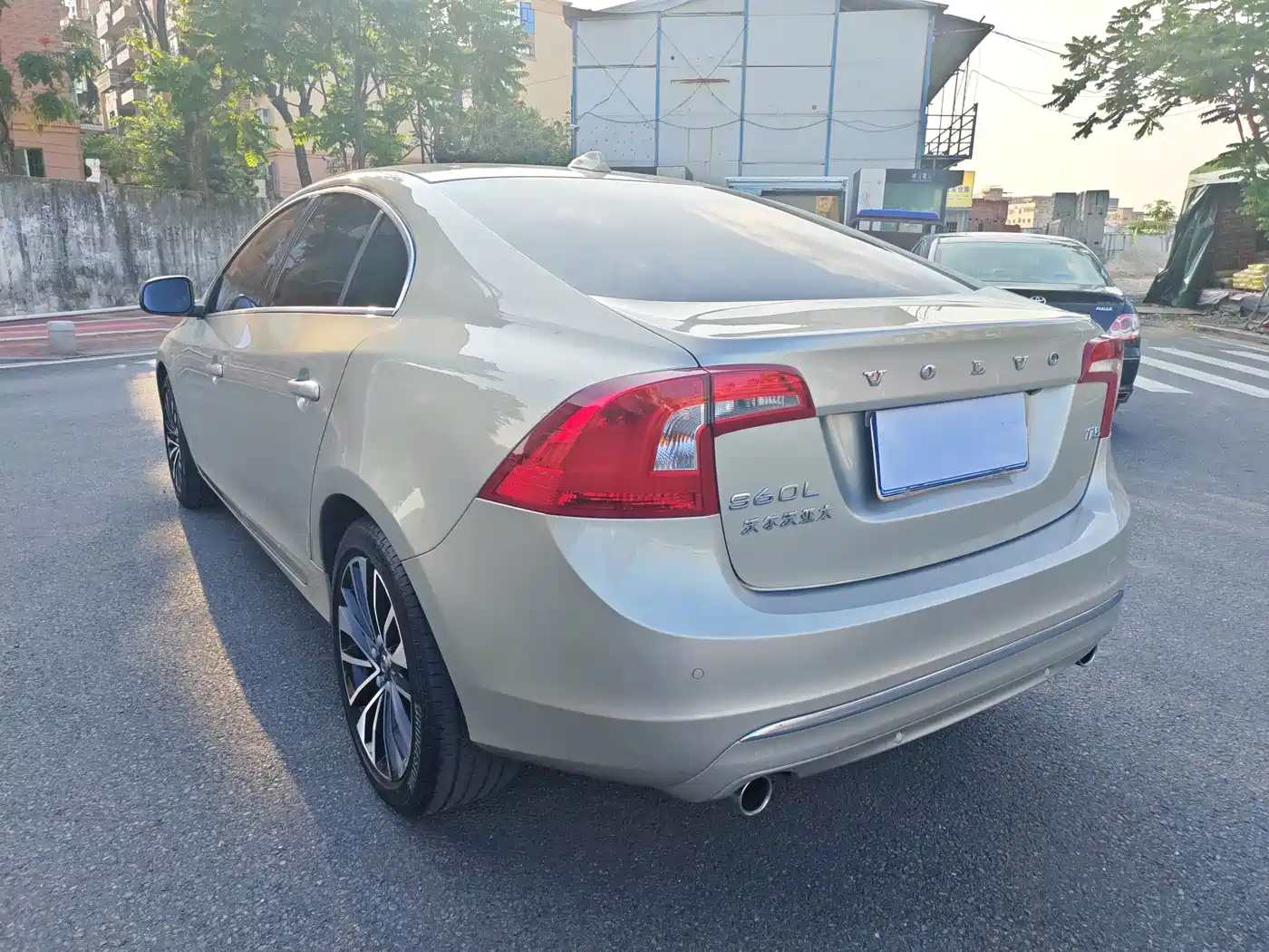 VOLVO S60