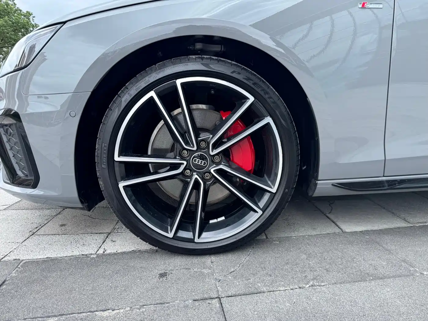 Фото 33 - Audi A4L