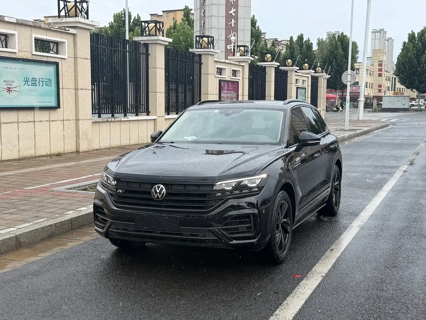 Фото 1 - Volkswagen Touareg