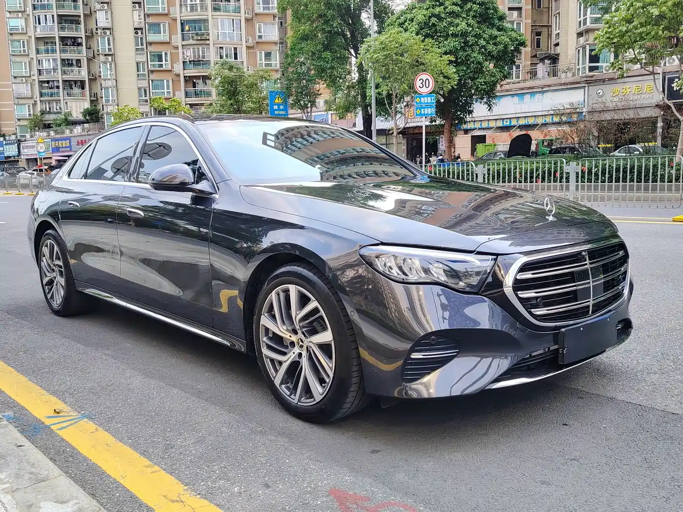 Mercedes-Benz E-Class 2025 E 300 L Fashion фото 3