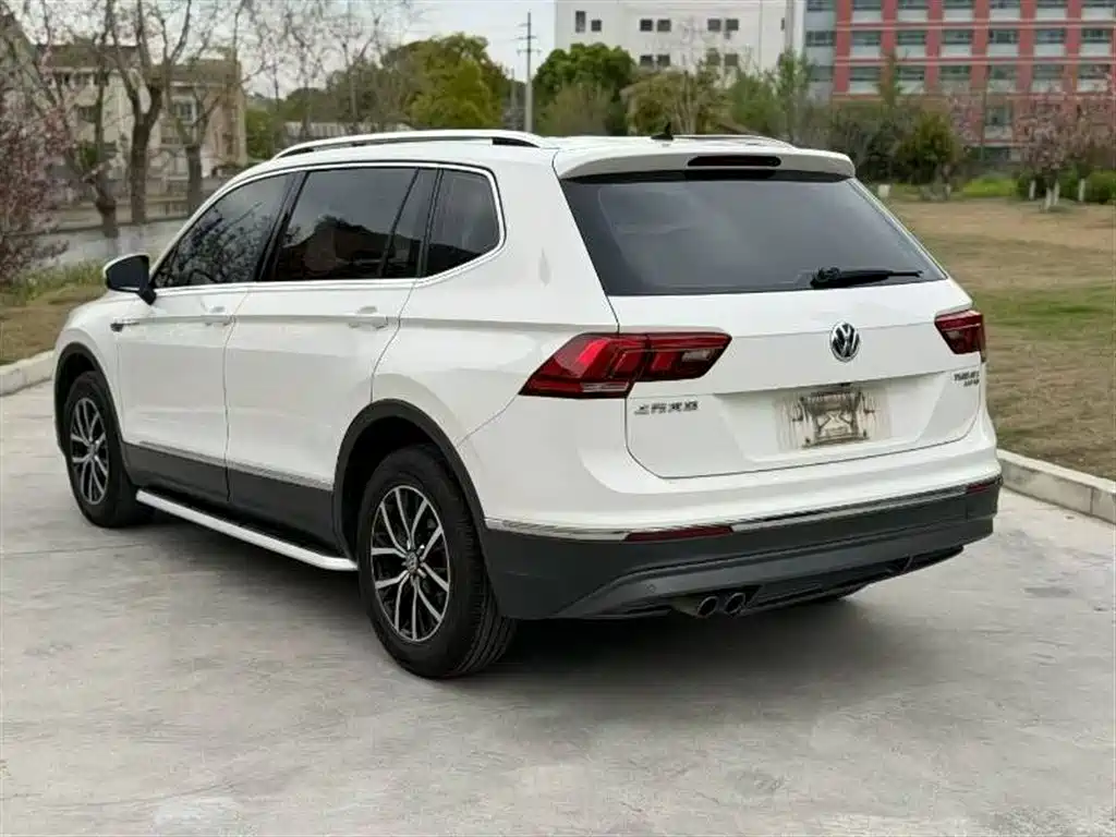 Volkswagen Tiguan L 2018 330TSI Automatic 2WD Luxury Edition фото 8