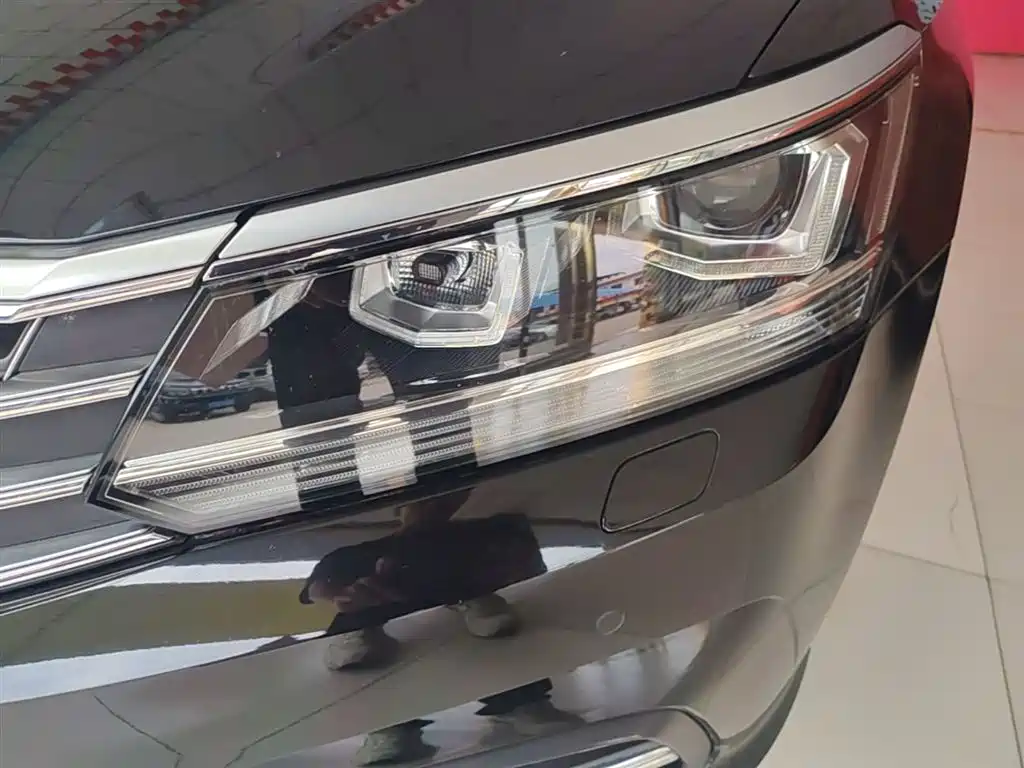 Volkswagen Passat 2017 330TSI DSG Luxury фото 24