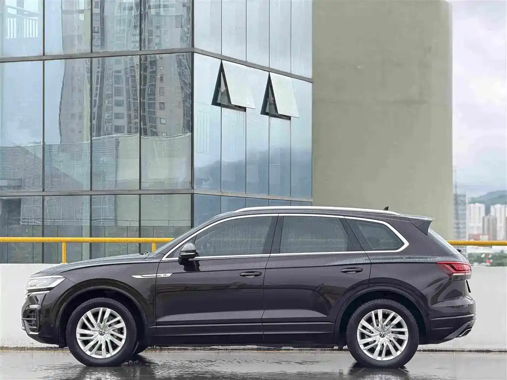 Фото 8 - Volkswagen Touareg