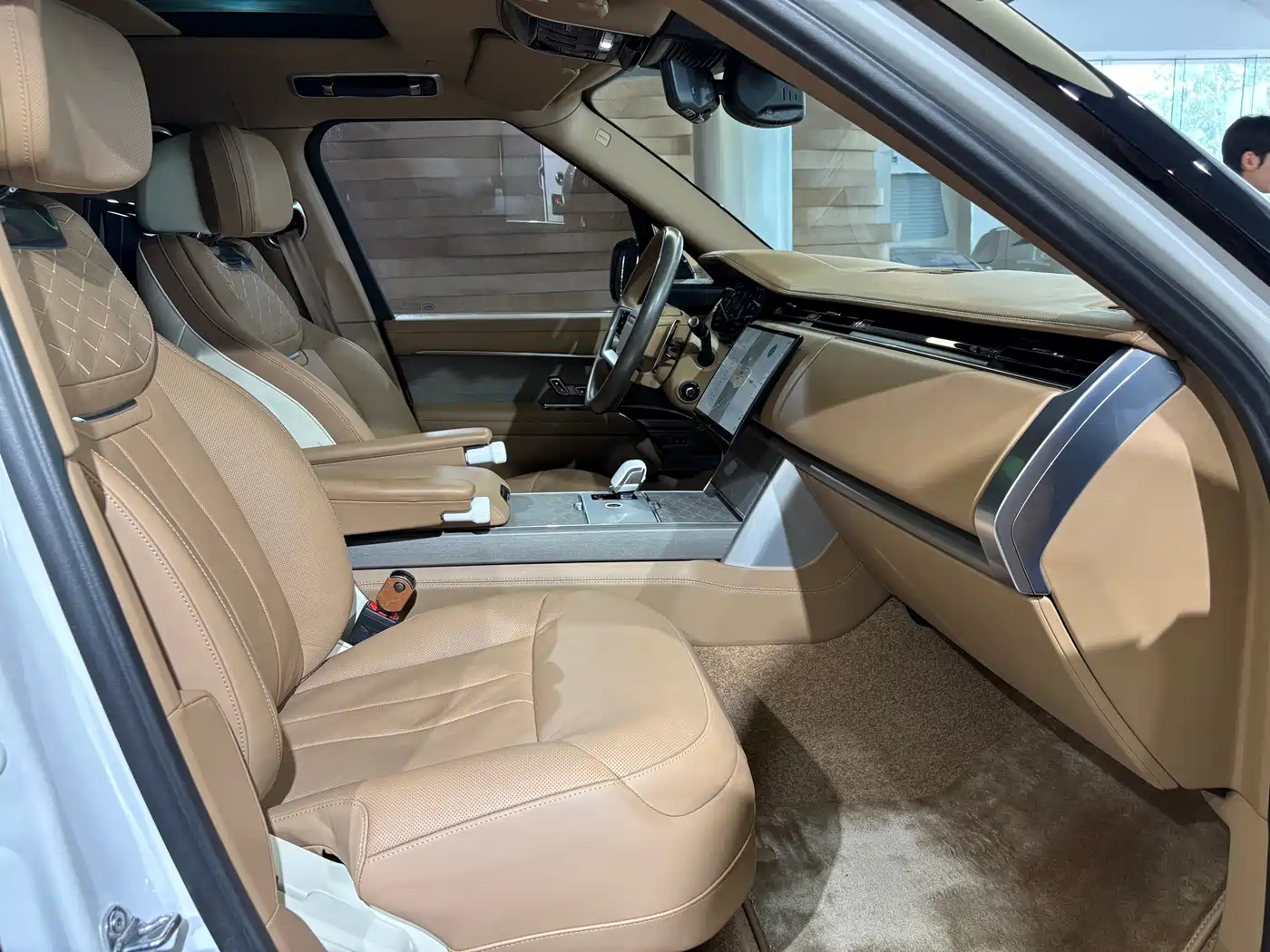 Land Rover Range Rover 2024 3.0 L6 400PS SV Prestige Genesis Extended 4-Seater фото 18