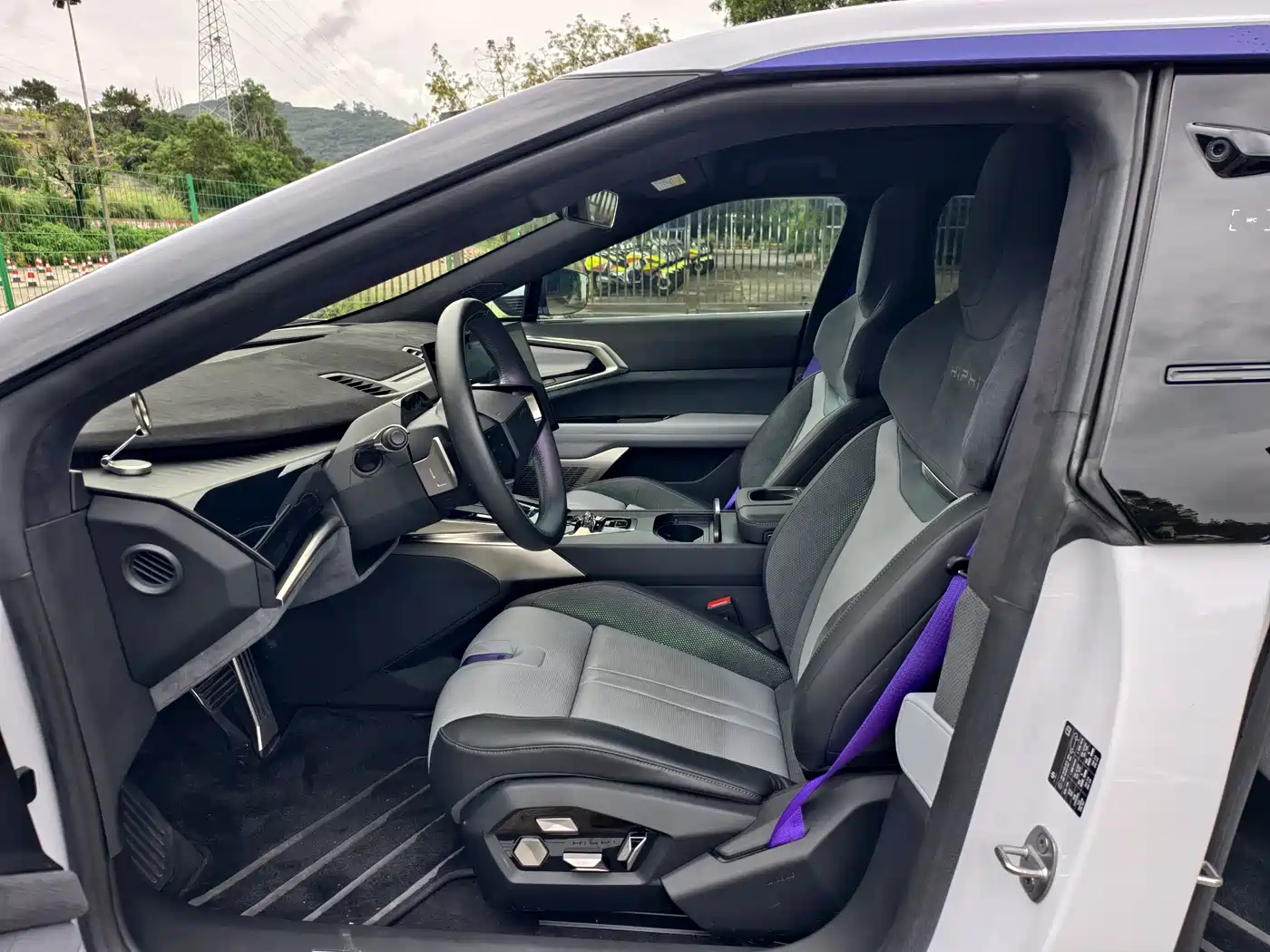 HiPhi Z 2023 5-Seater фото 8