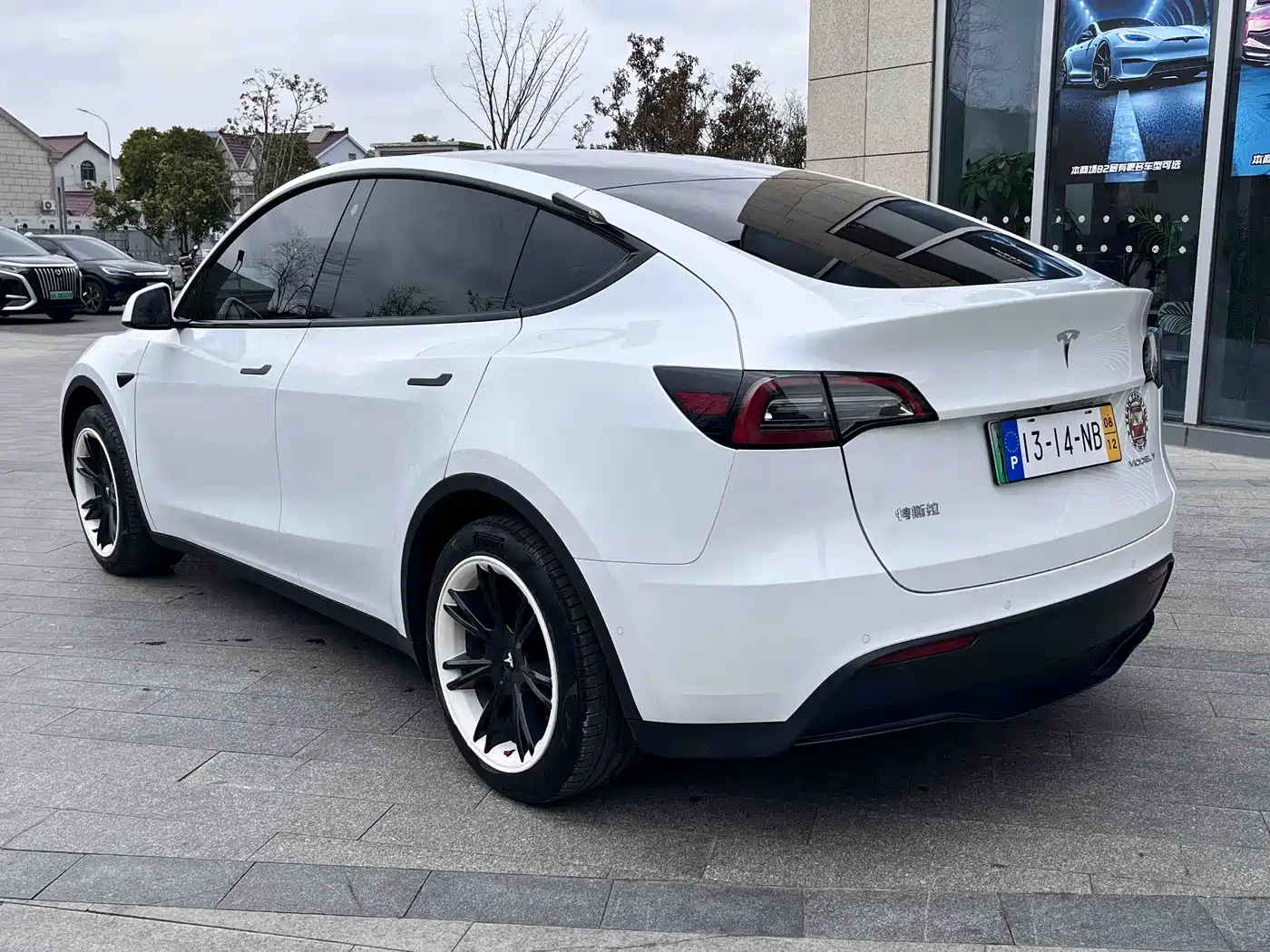 TESLA MODEL Y