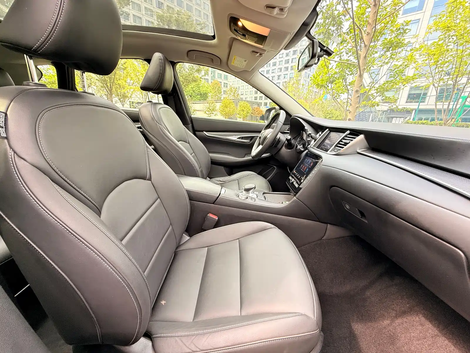 Photo 9 - Infiniti QX50