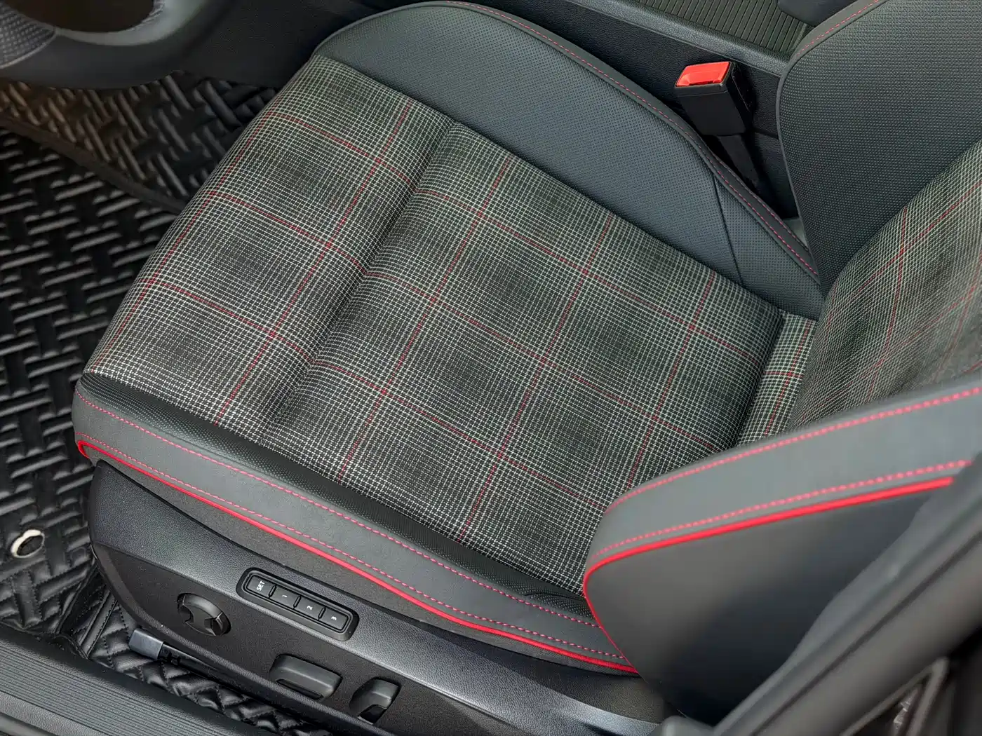 Volkswagen Golf GTI 2021 380TSI DSG GTI фото 17