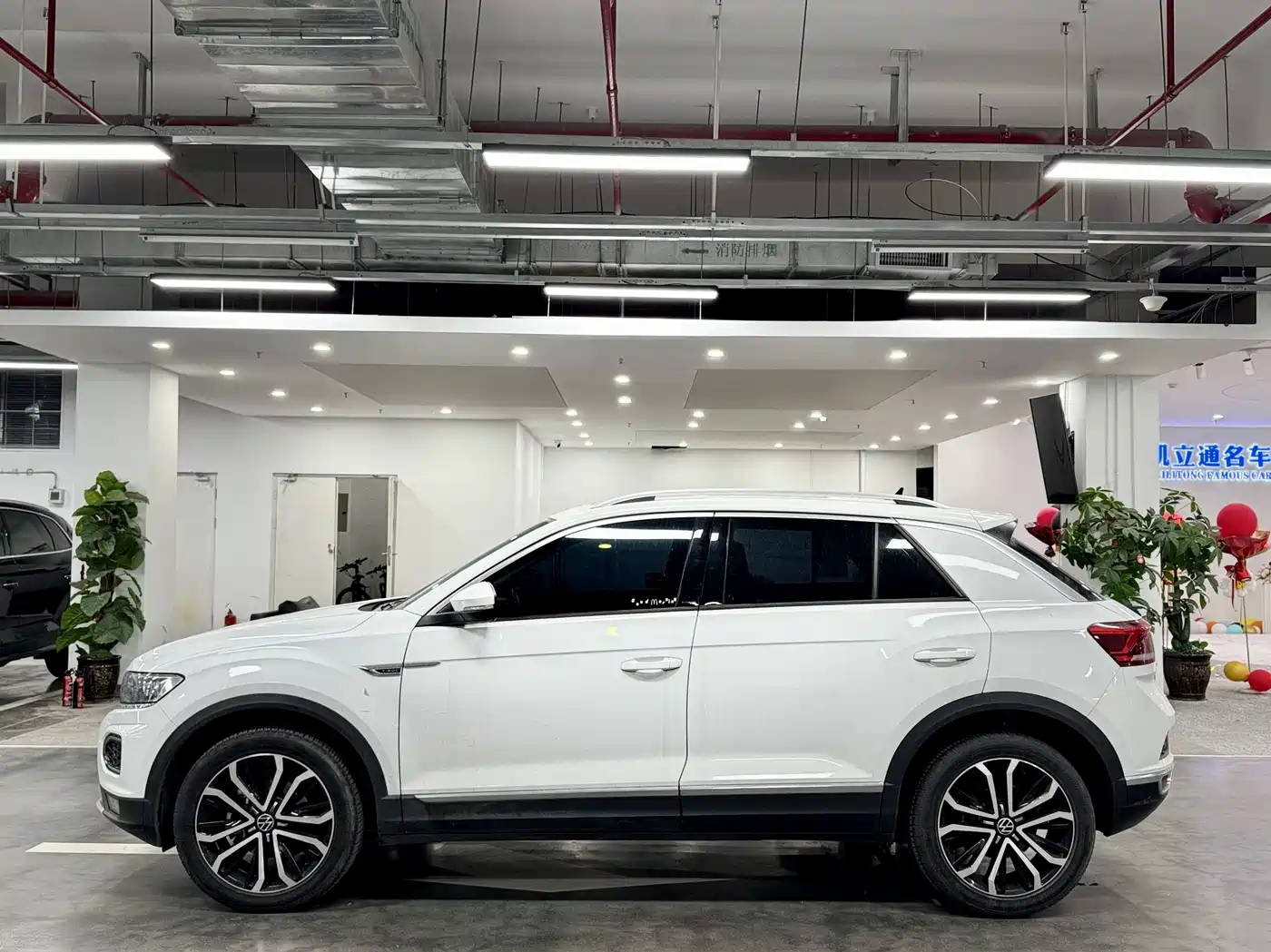 Volkswagen T-ROC 2021 280TSI DSG 2WD Comfort Smart Connect Edition фото 3